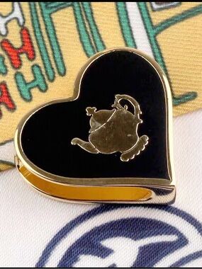 Designer-style Heart Shape Teapot Twilly Scarf Ring - Black
